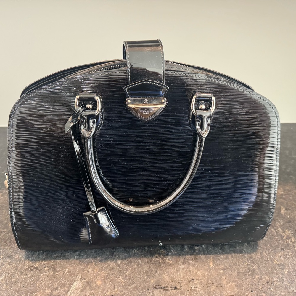 Elegant Black Handbag